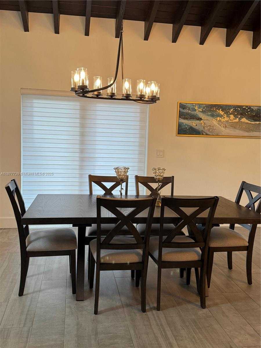 Small Image of 3231 SALZEDO ST, Coral Gables Number 4