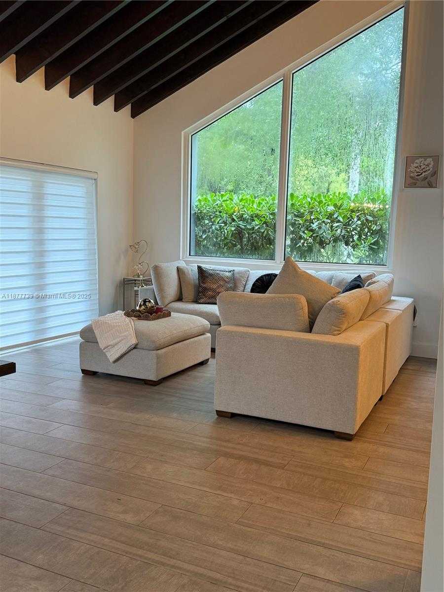Small Image of 3231 SALZEDO ST, Coral Gables Number 6