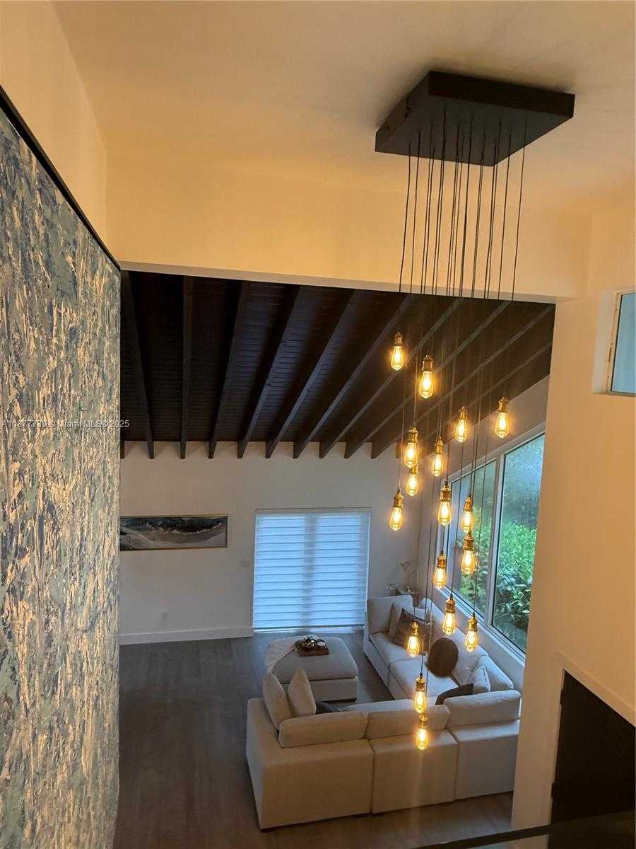 Small Image of 3231 SALZEDO ST, Coral Gables Number 7