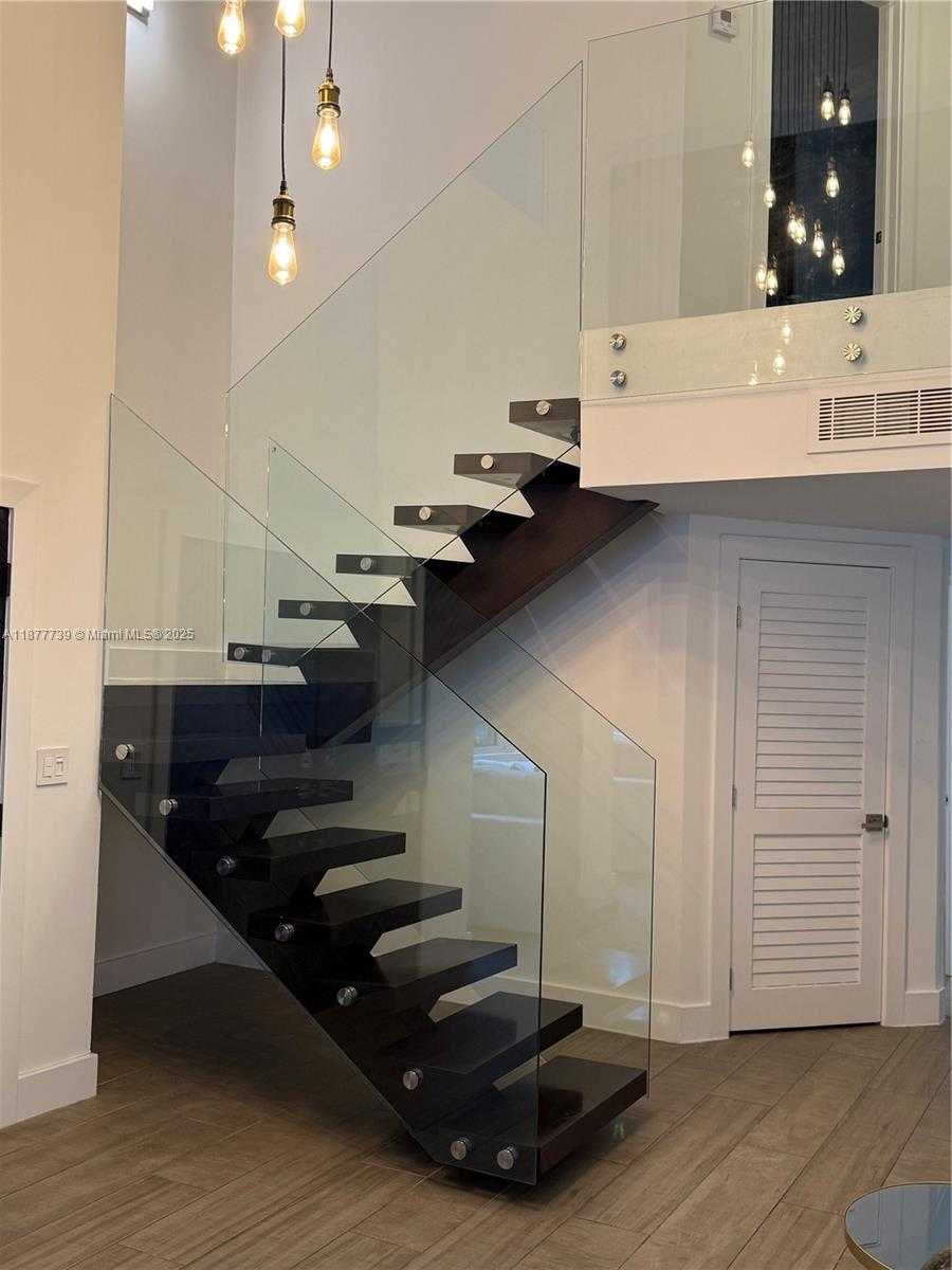 Small Image of 3231 SALZEDO ST, Coral Gables Number 8