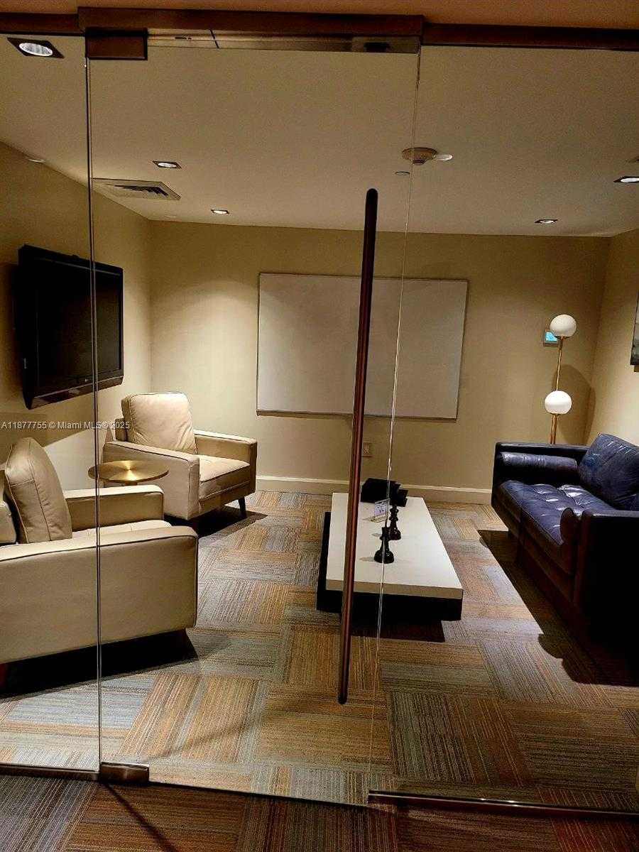 Small Image of 950 BRICKELL BAY DR #4005, Miami Number 10