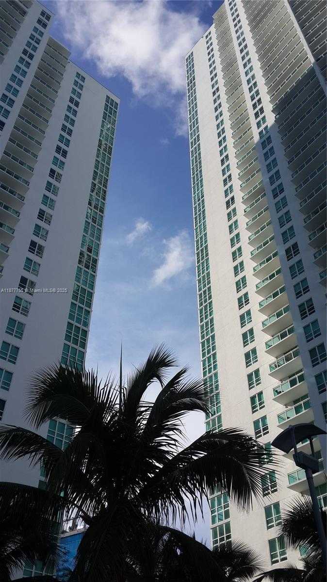 Small Image of 950 BRICKELL BAY DR #4005, Miami Number 2