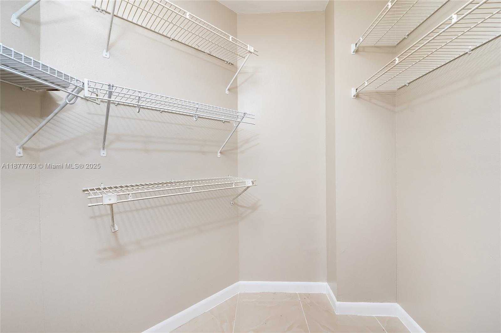 Small Image of 8290 LAKE DR #338, Doral Number 10