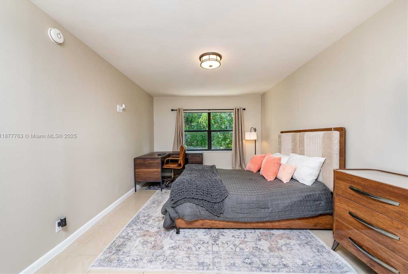 Small Image of 8290 LAKE DR #338, Doral Number 13
