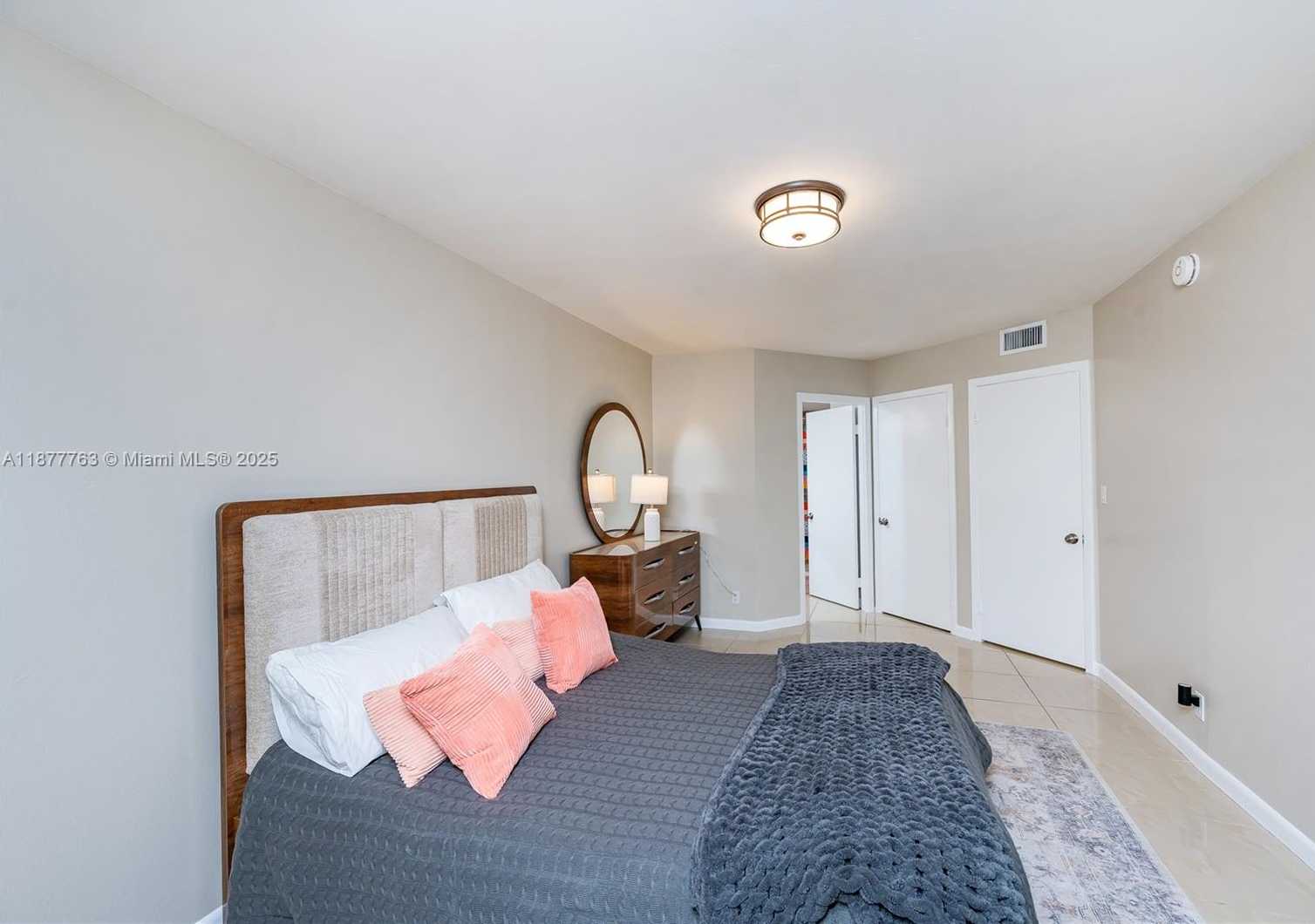 Small Image of 8290 LAKE DR #338, Doral Number 14