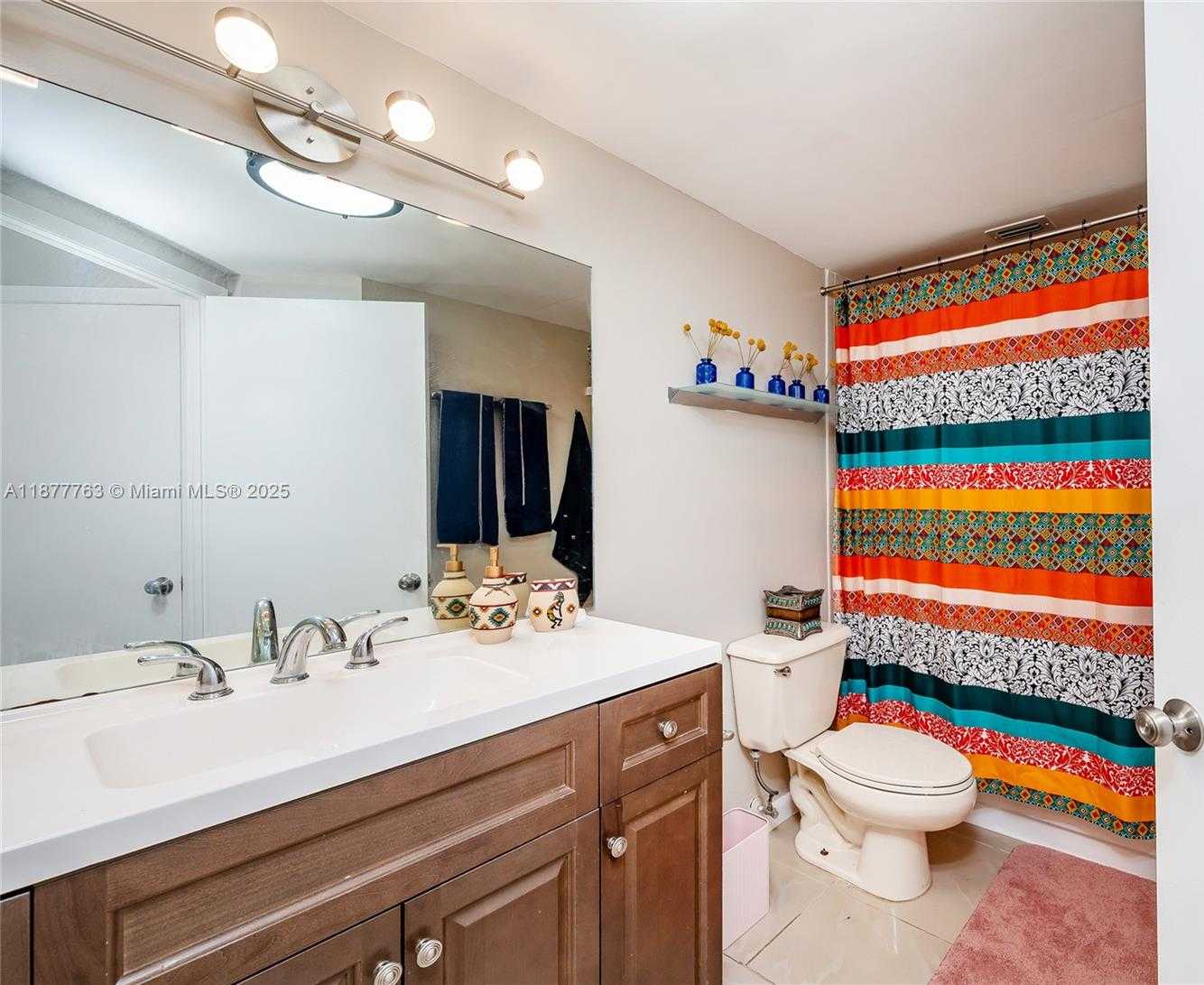 Small Image of 8290 LAKE DR #338, Doral Number 15