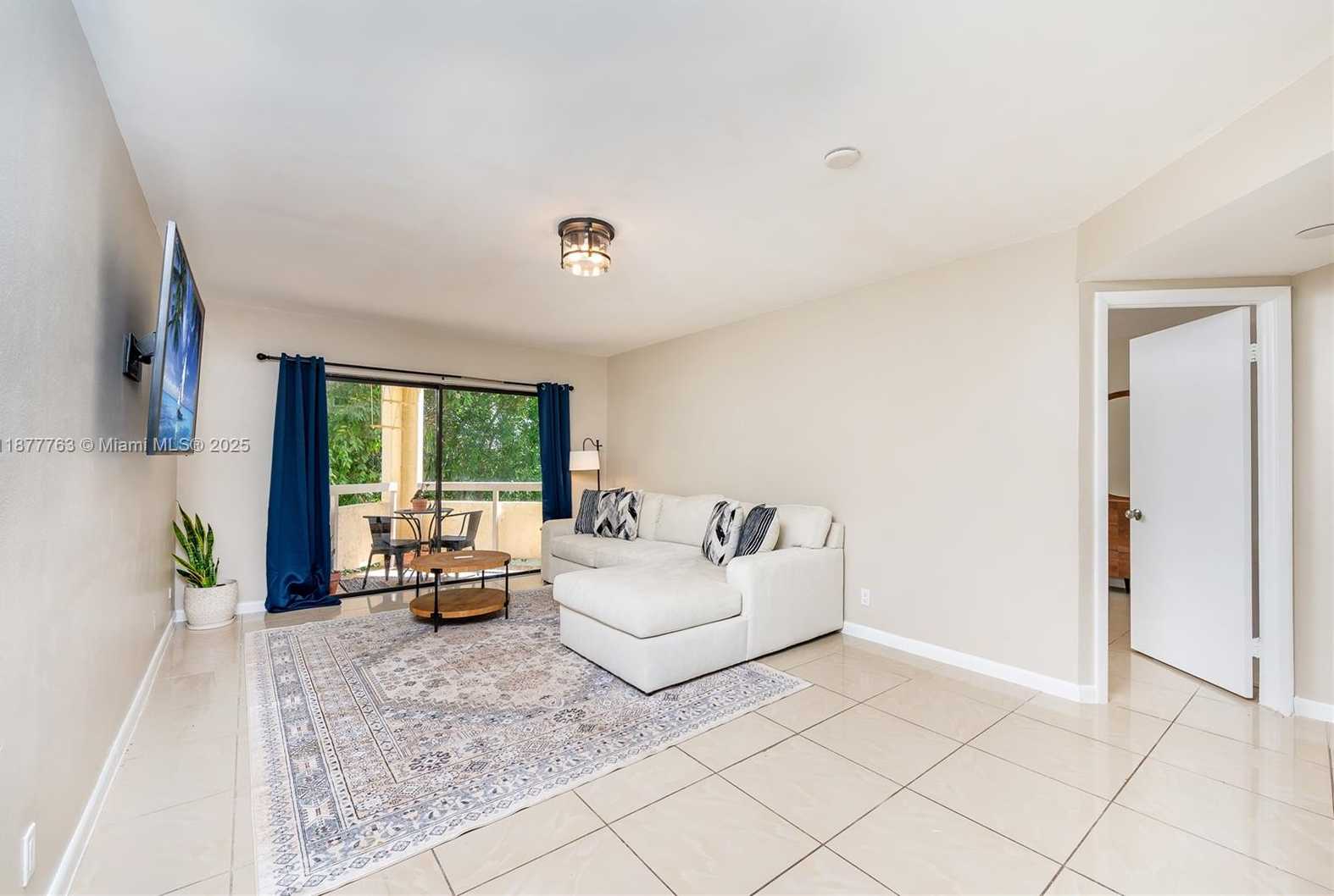 Small Image of 8290 LAKE DR #338, Doral Number 2