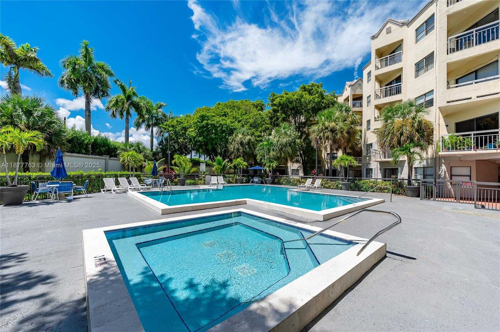 Small Image of 8290 LAKE DR #338, Doral Number 20