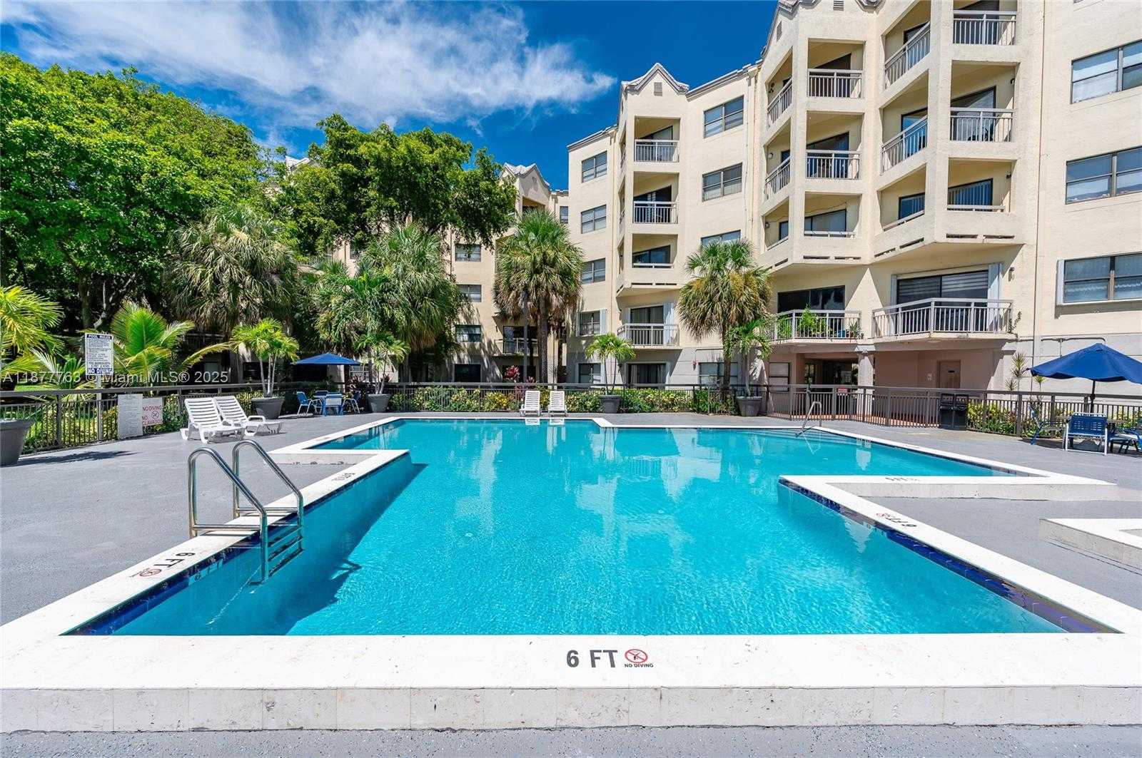 Small Image of 8290 LAKE DR #338, Doral Number 21