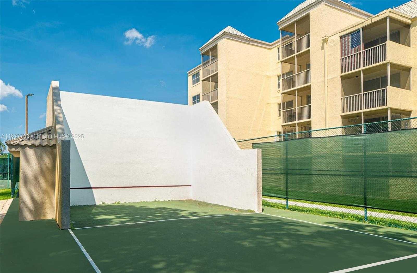 Small Image of 8290 LAKE DR #338, Doral Number 22