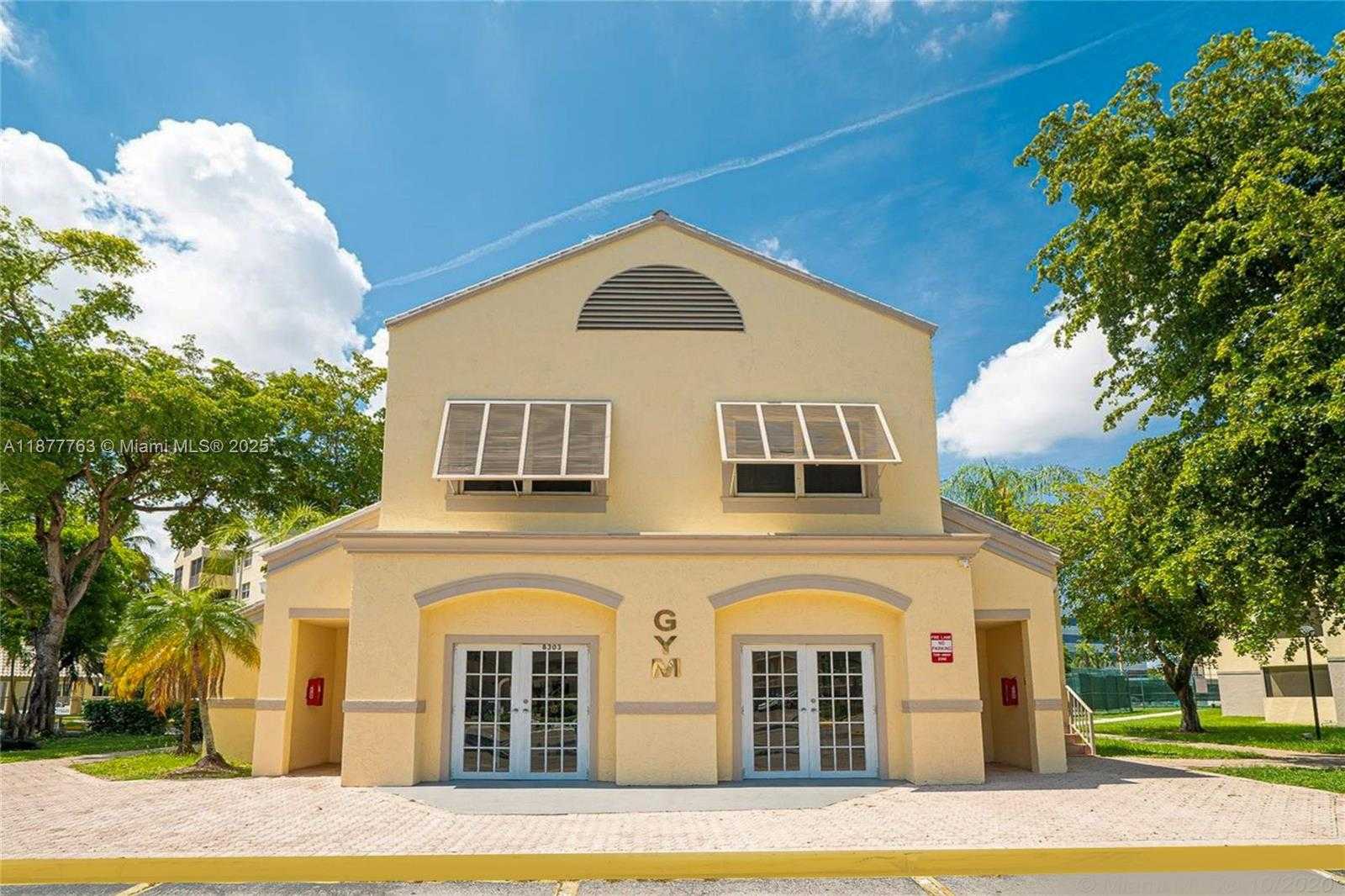 Small Image of 8290 LAKE DR #338, Doral Number 24