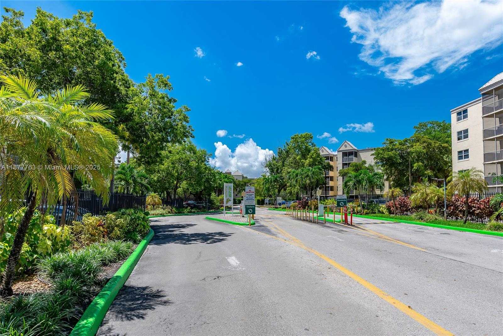Small Image of 8290 LAKE DR #338, Doral Number 28