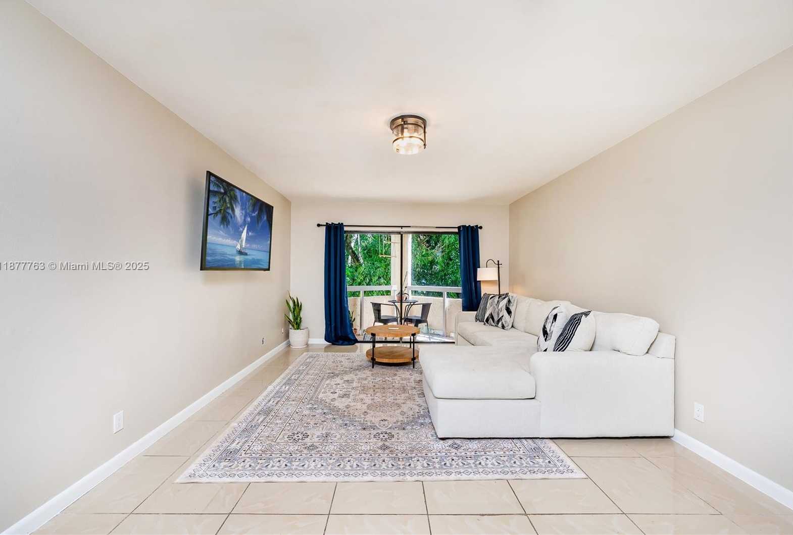 Small Image of 8290 LAKE DR #338, Doral Number 6
