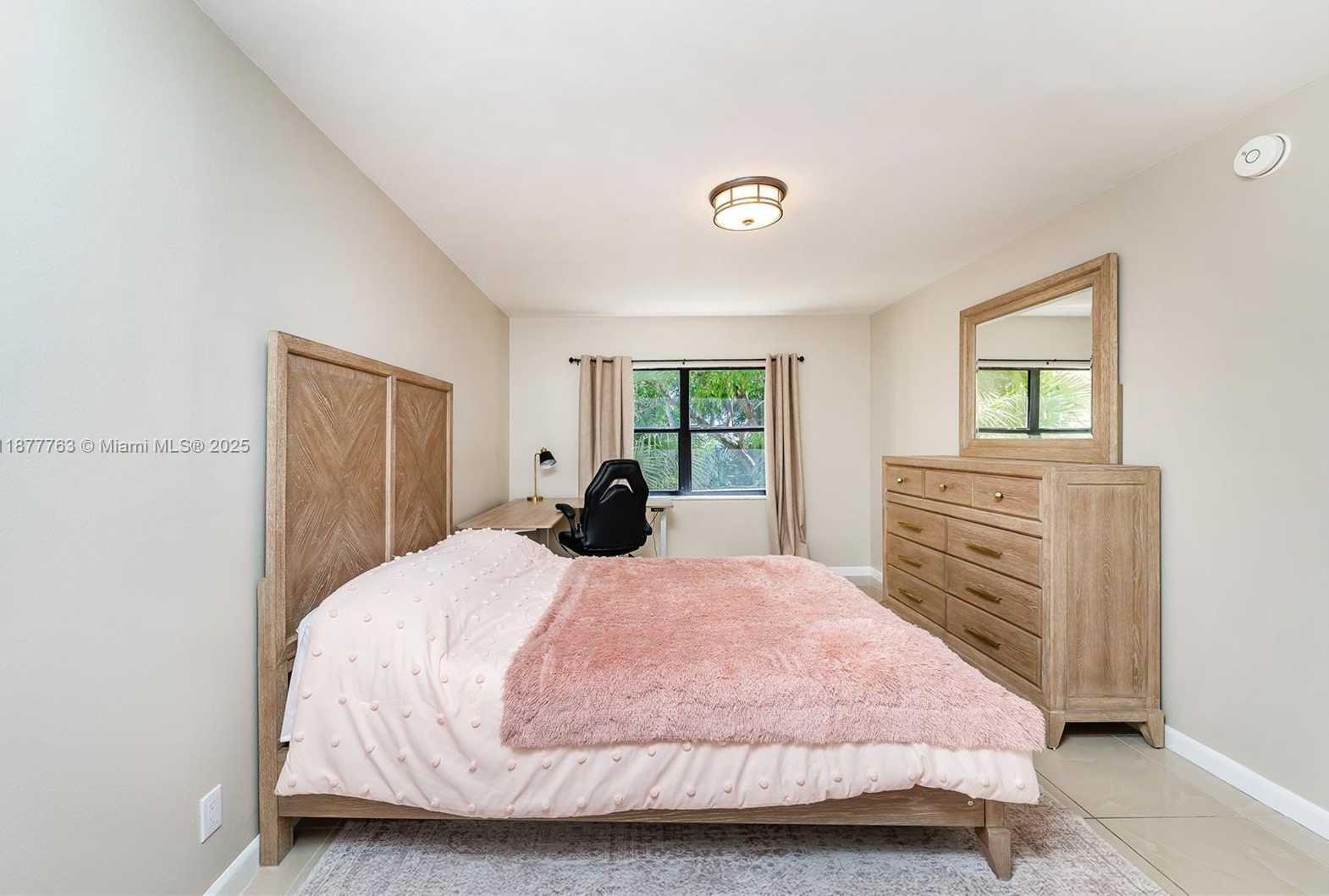 Small Image of 8290 LAKE DR #338, Doral Number 8