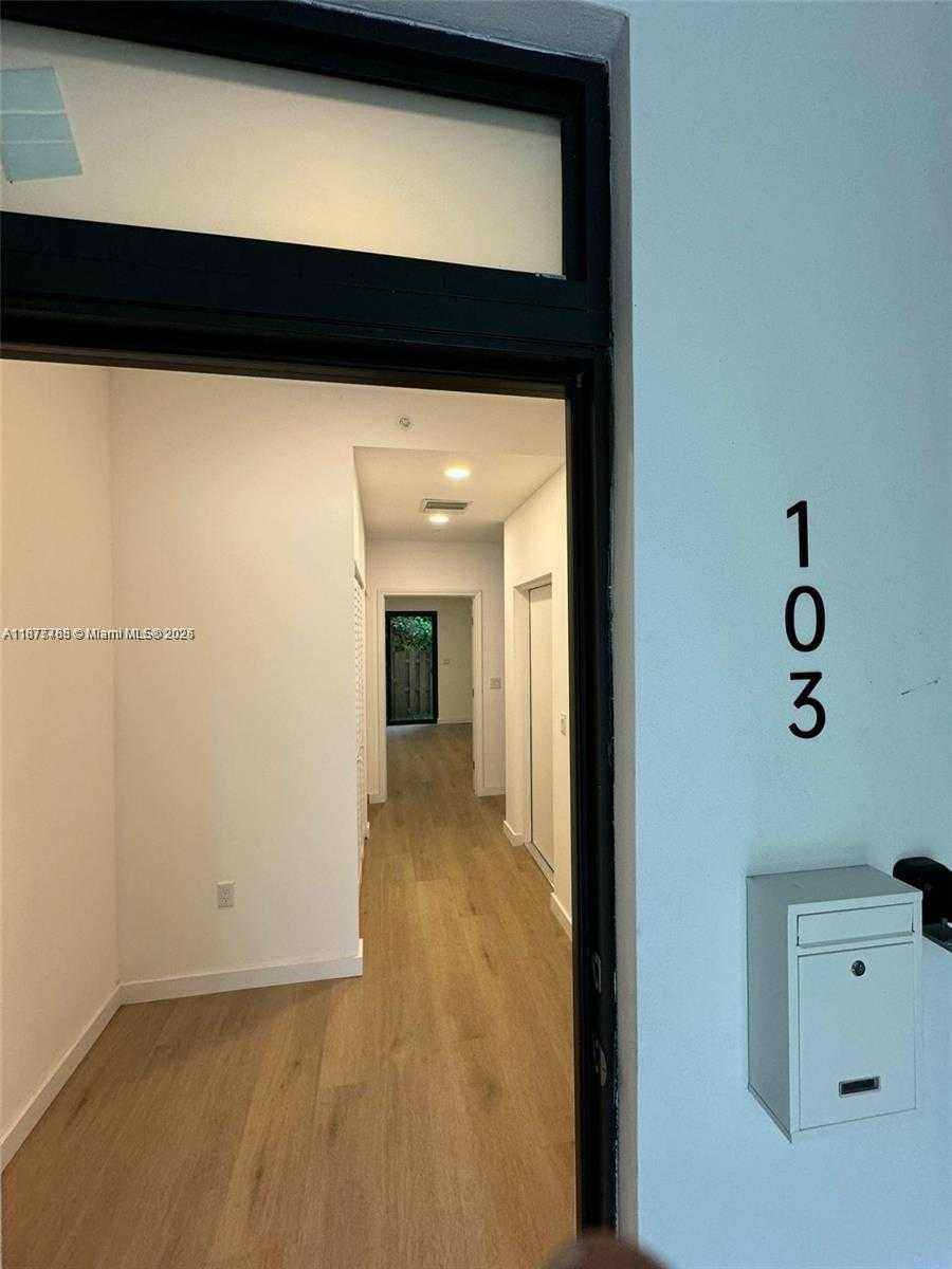 Small Image of 1640 MCKINLEY ST #103, Hollywood Number 2