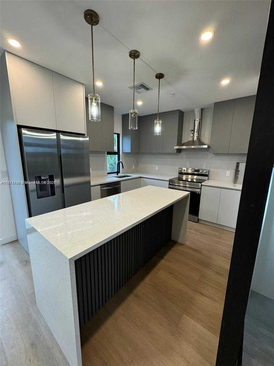 Small Image of 1640 MCKINLEY ST #103, Hollywood Number 3