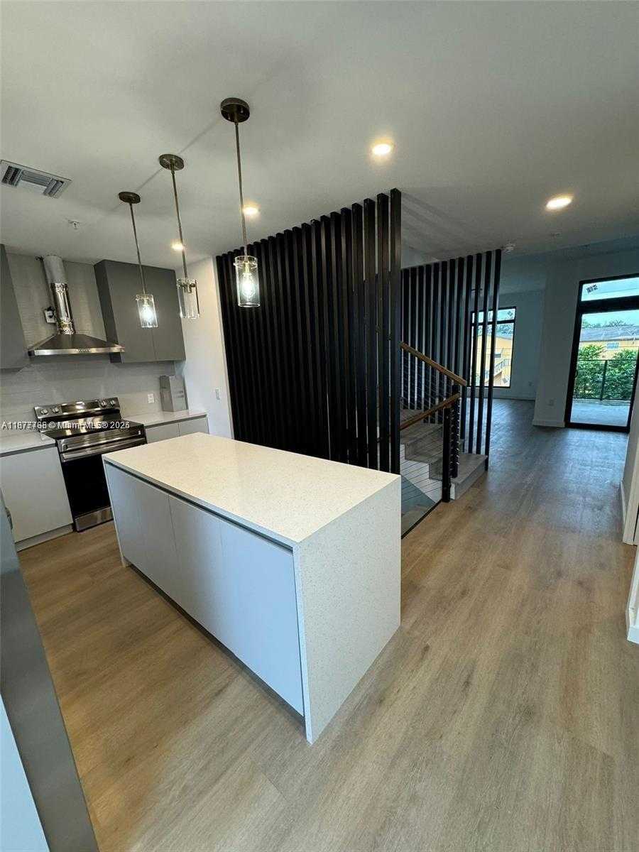 Small Image of 1640 MCKINLEY ST #103, Hollywood Number 4