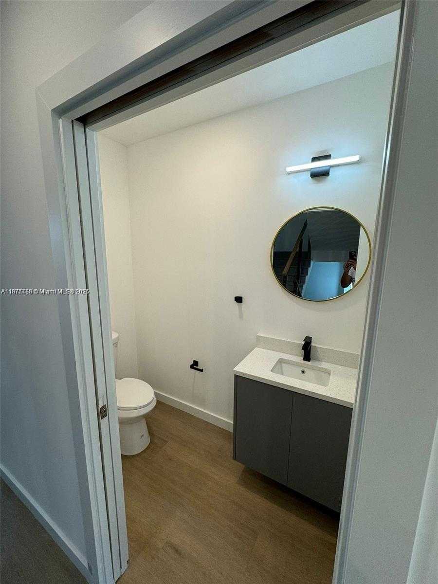 Small Image of 1640 MCKINLEY ST #103, Hollywood Number 6