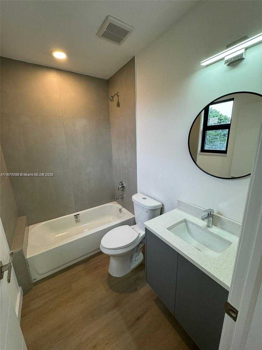 Small Image of 1640 MCKINLEY ST #103, Hollywood Number 7