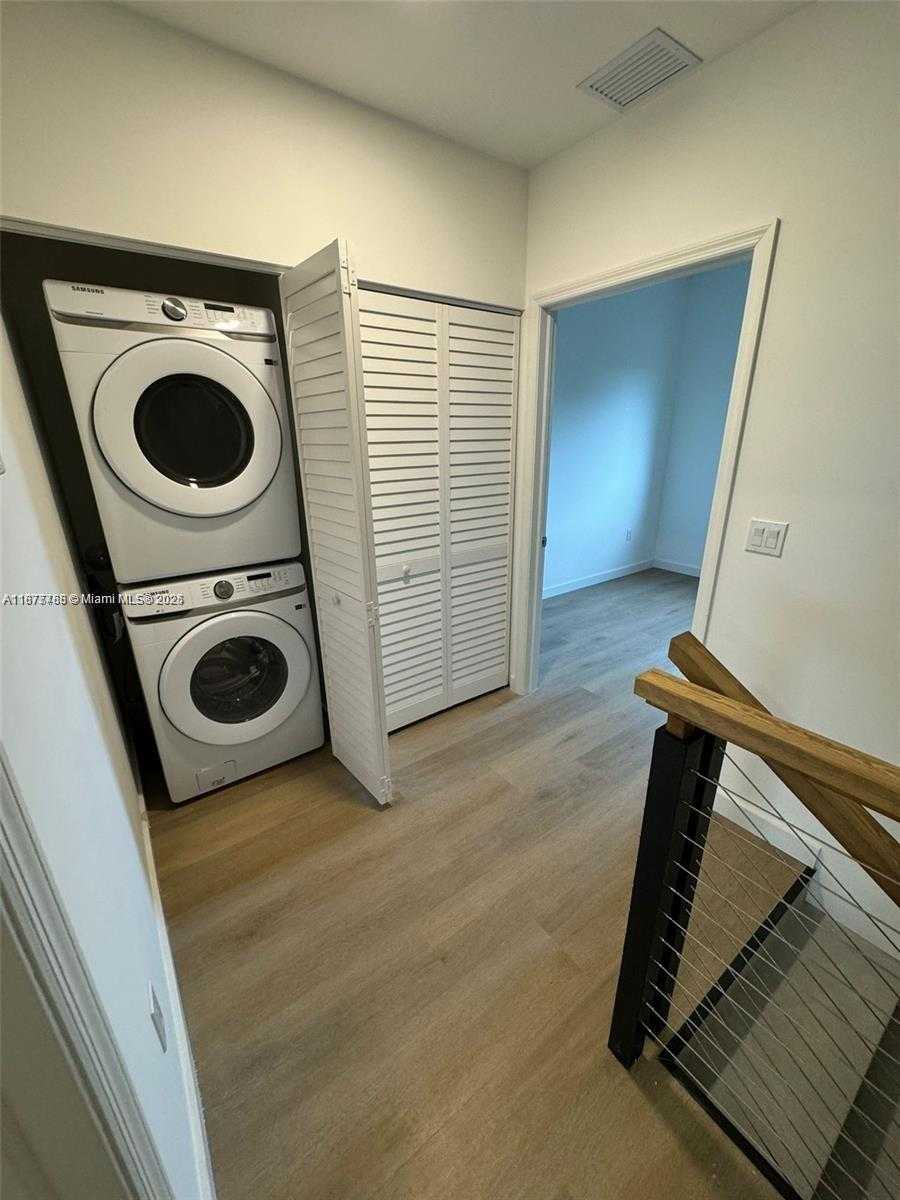 Small Image of 1640 MCKINLEY ST #103, Hollywood Number 9