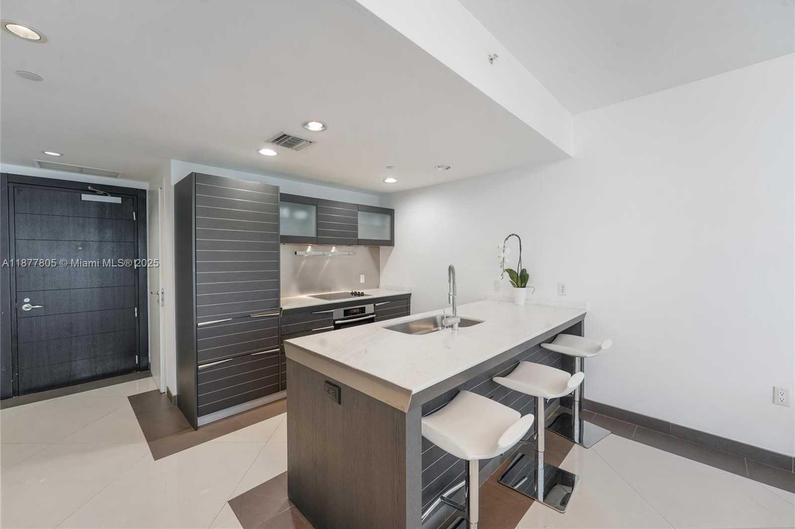 Small Image of 200 BISCAYNE BOULEVARD WAY #3613, Miami Number 11