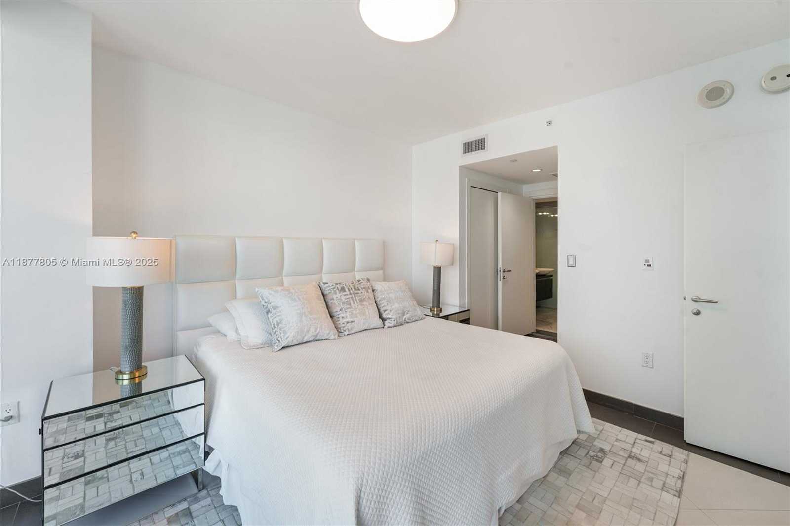 Small Image of 200 BISCAYNE BOULEVARD WAY #3613, Miami Number 14
