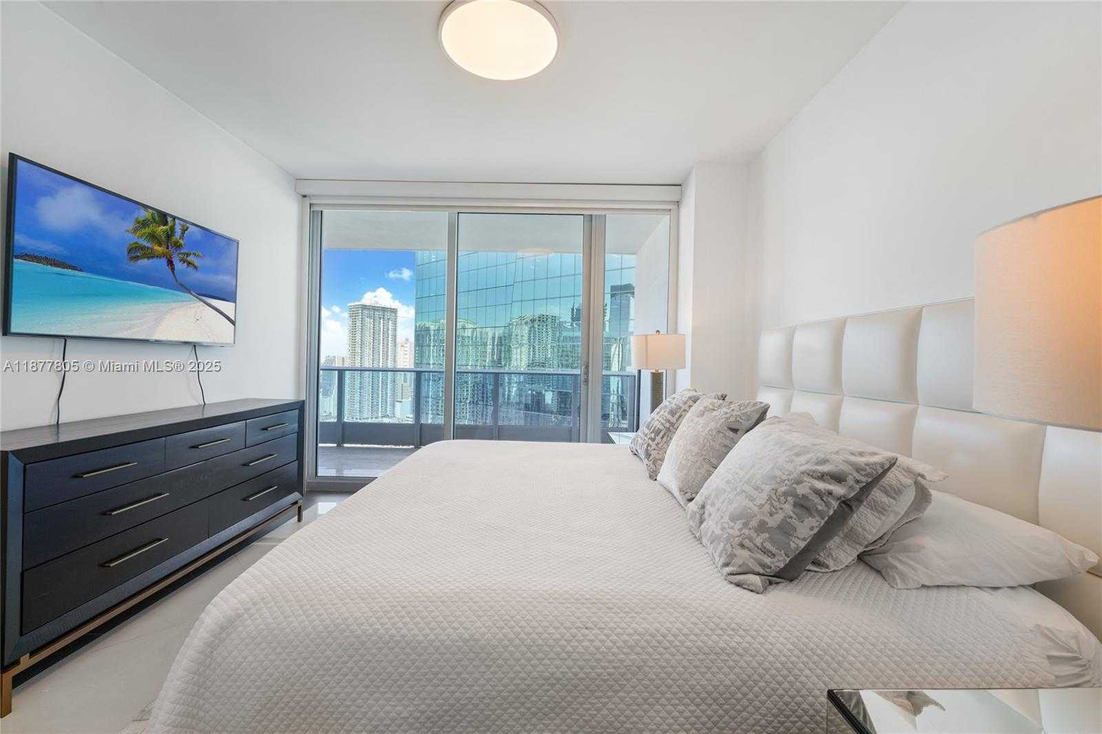 Small Image of 200 BISCAYNE BOULEVARD WAY #3613, Miami Number 15