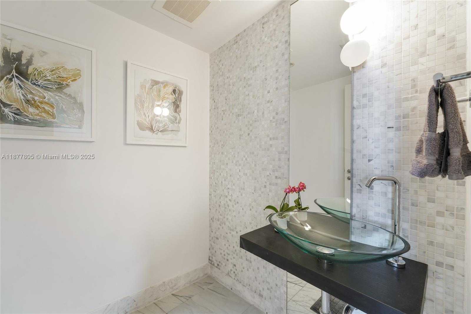 Small Image of 200 BISCAYNE BOULEVARD WAY #3613, Miami Number 18