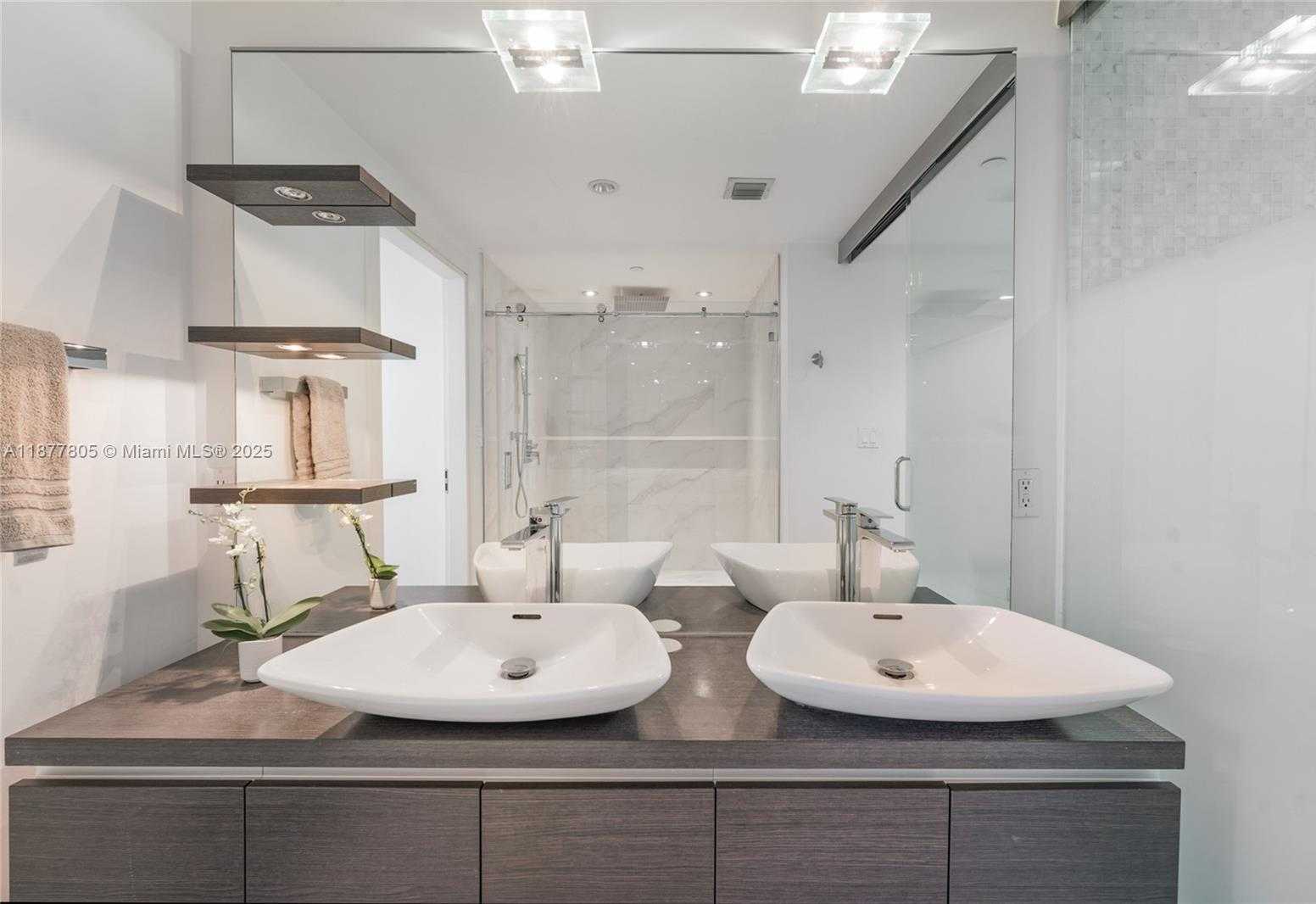 Small Image of 200 BISCAYNE BOULEVARD WAY #3613, Miami Number 20