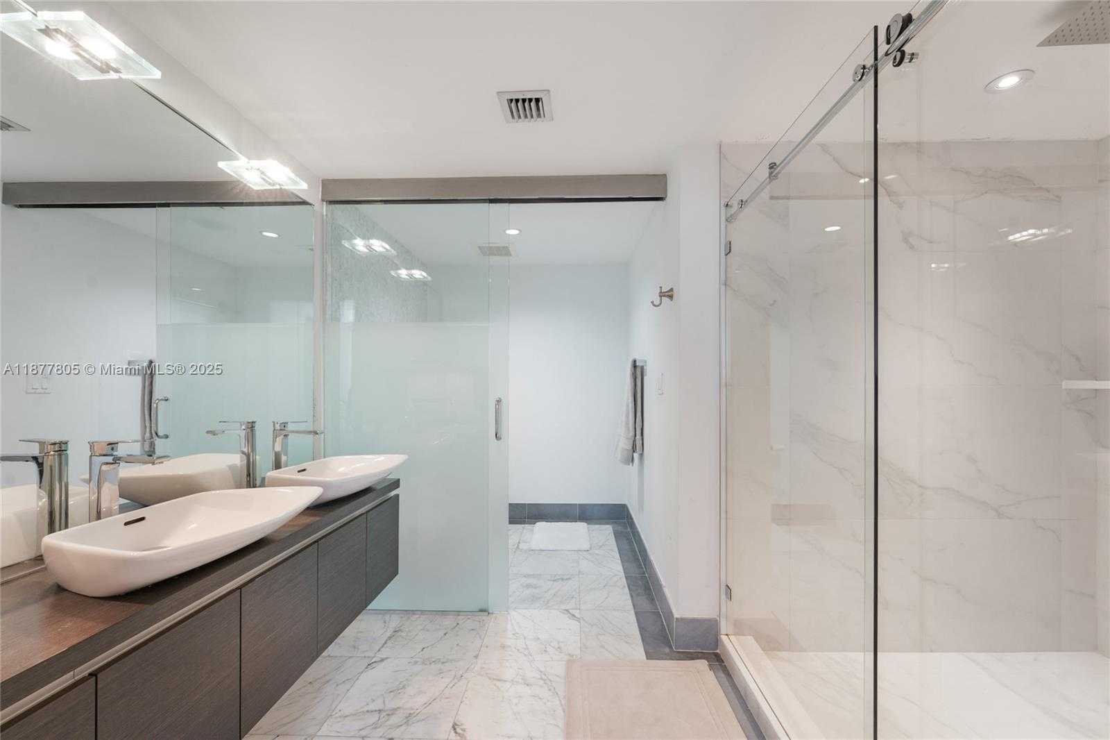 Small Image of 200 BISCAYNE BOULEVARD WAY #3613, Miami Number 21