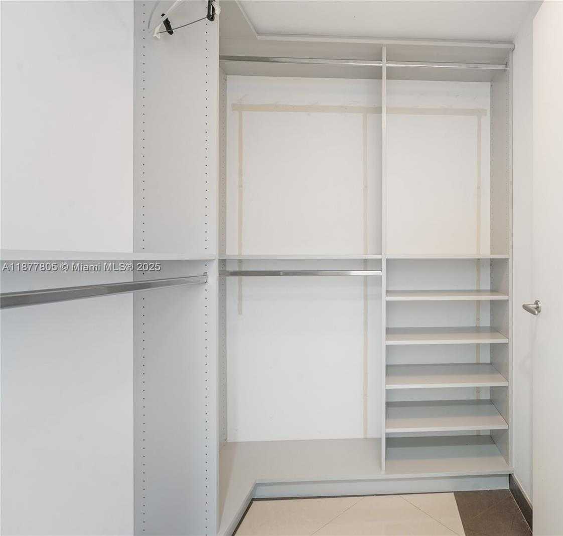 Small Image of 200 BISCAYNE BOULEVARD WAY #3613, Miami Number 22