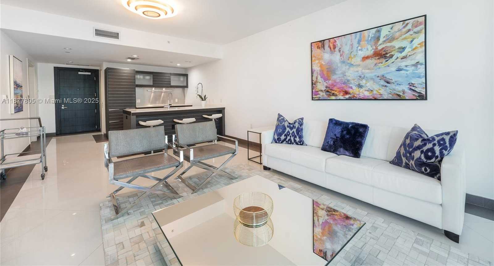 Small Image of 200 BISCAYNE BOULEVARD WAY #3613, Miami Number 5