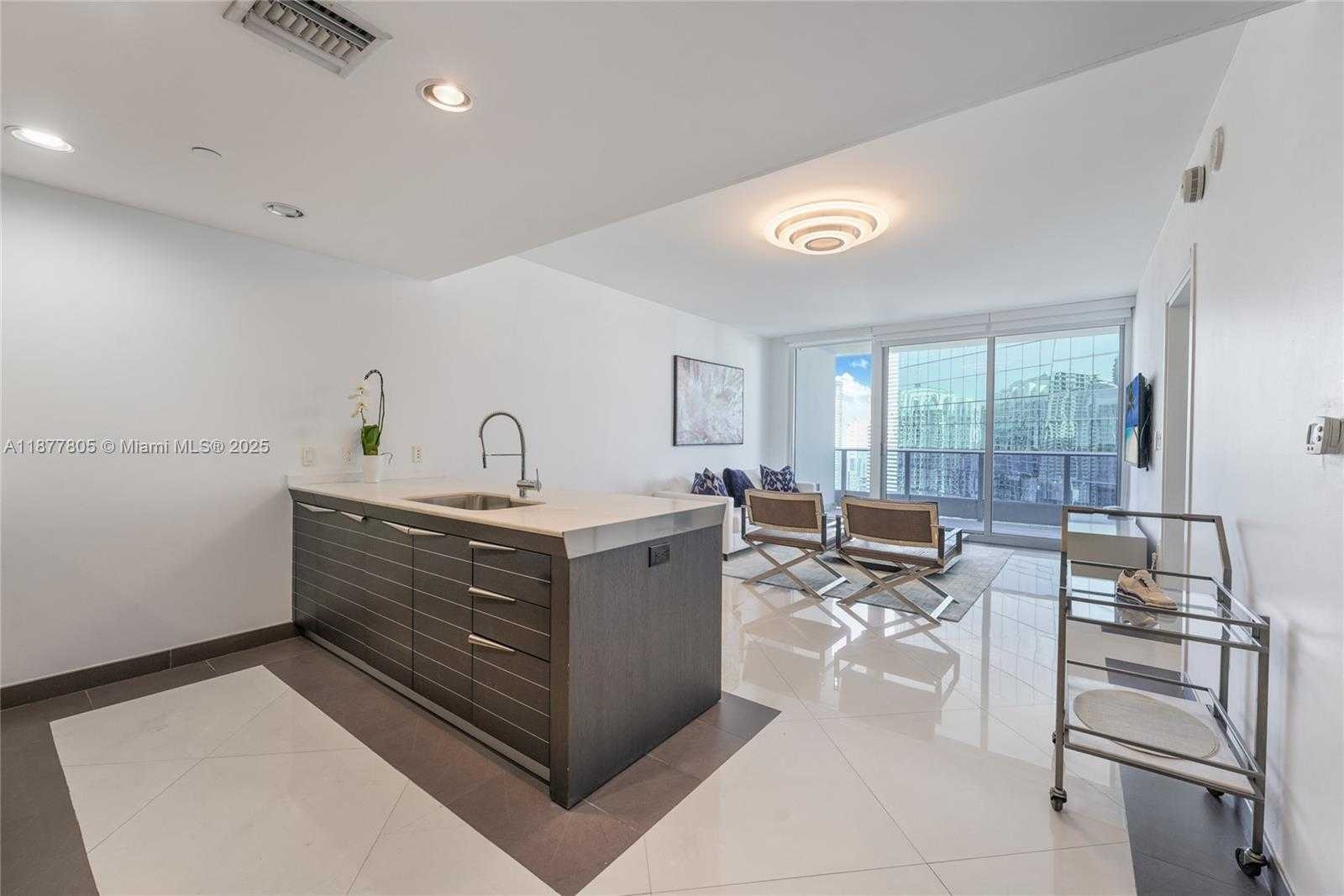 Small Image of 200 BISCAYNE BOULEVARD WAY #3613, Miami Number 7