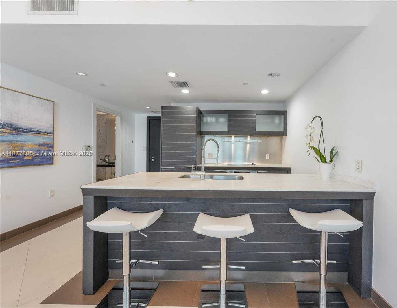 Small Image of 200 BISCAYNE BOULEVARD WAY #3613, Miami Number 8