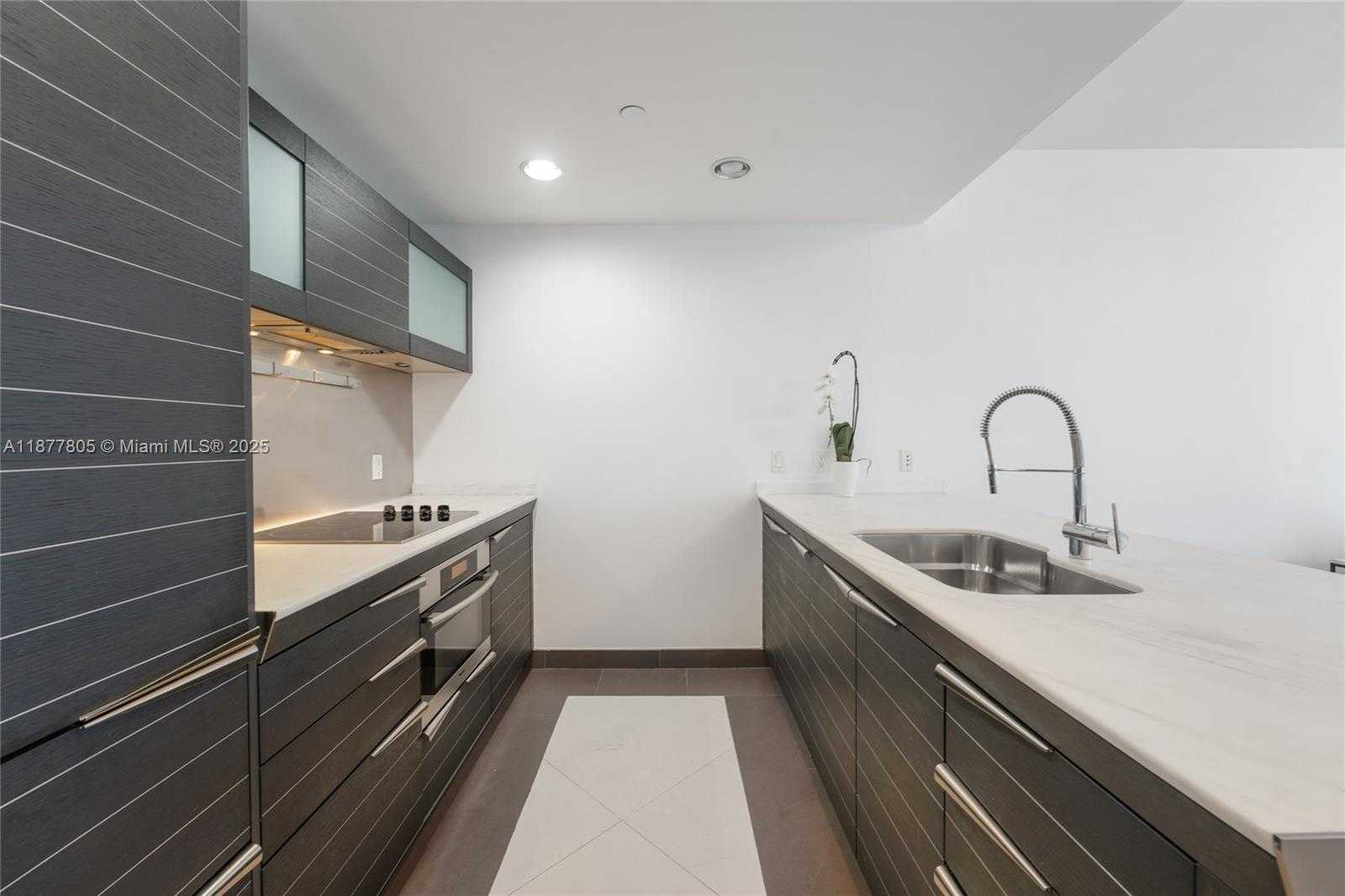 Small Image of 200 BISCAYNE BOULEVARD WAY #3613, Miami Number 9
