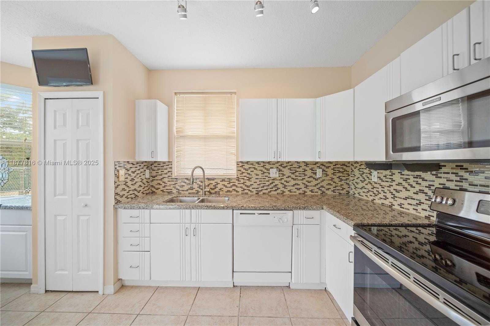 Small Image of 12543 SOUTH WEST 119TH PL, Miami Number 10
