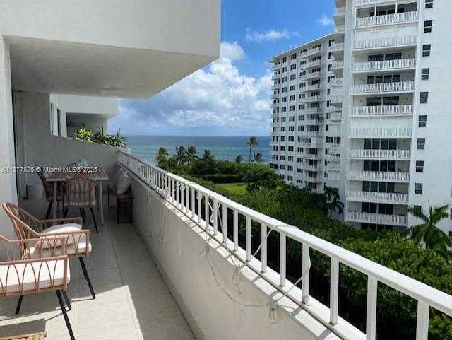 Small Image of 199 OCEAN LANE DR #707, Key Biscayne Number 3