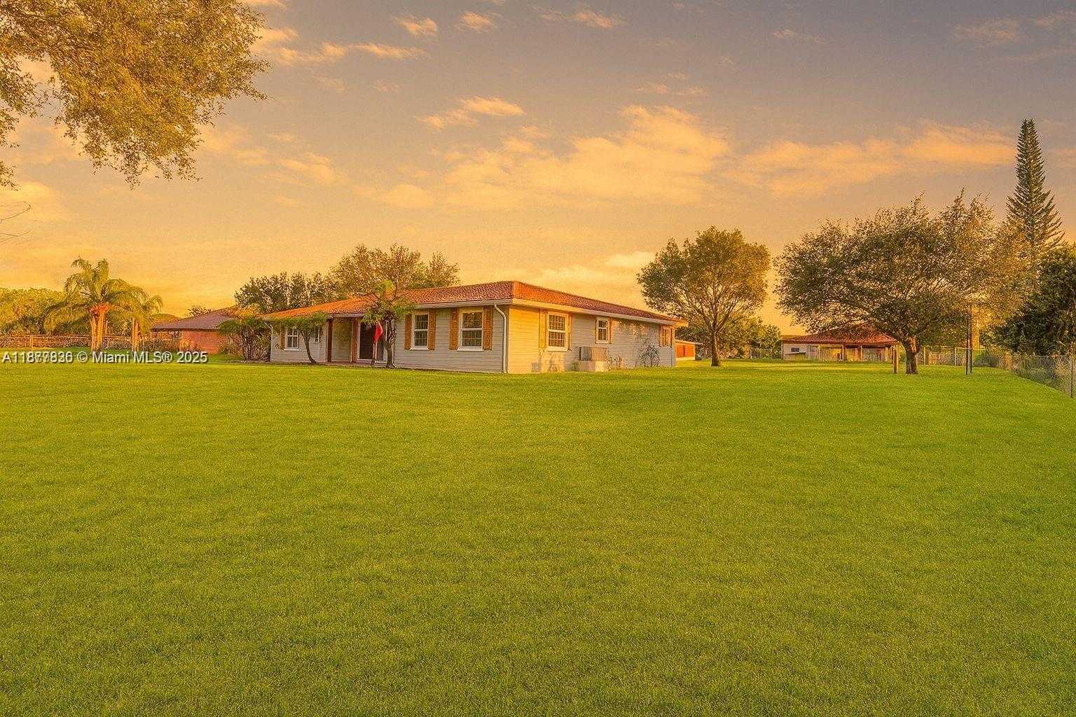 Small Image of 20880 SOUTH WEST 234TH ST, Homestead Number 20