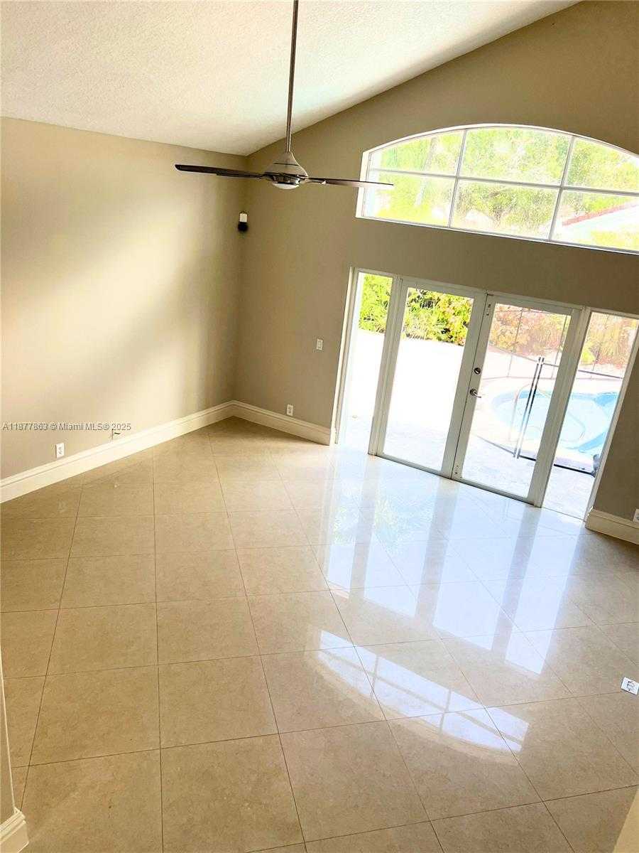 Small Image of 3381 SOUTH WEST 51ST ST, Hollywood Number 2