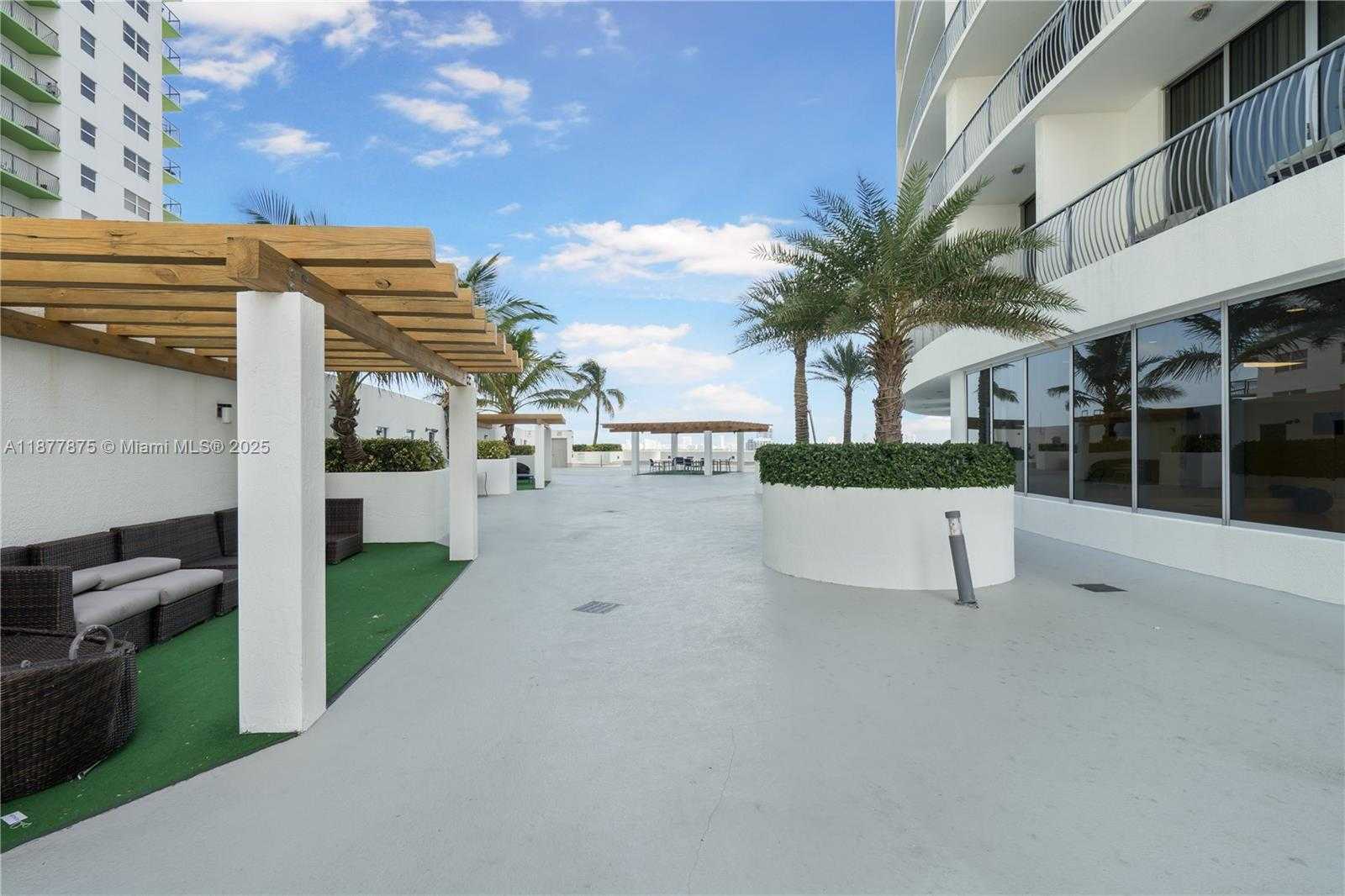 Small Image of Miami Number 16