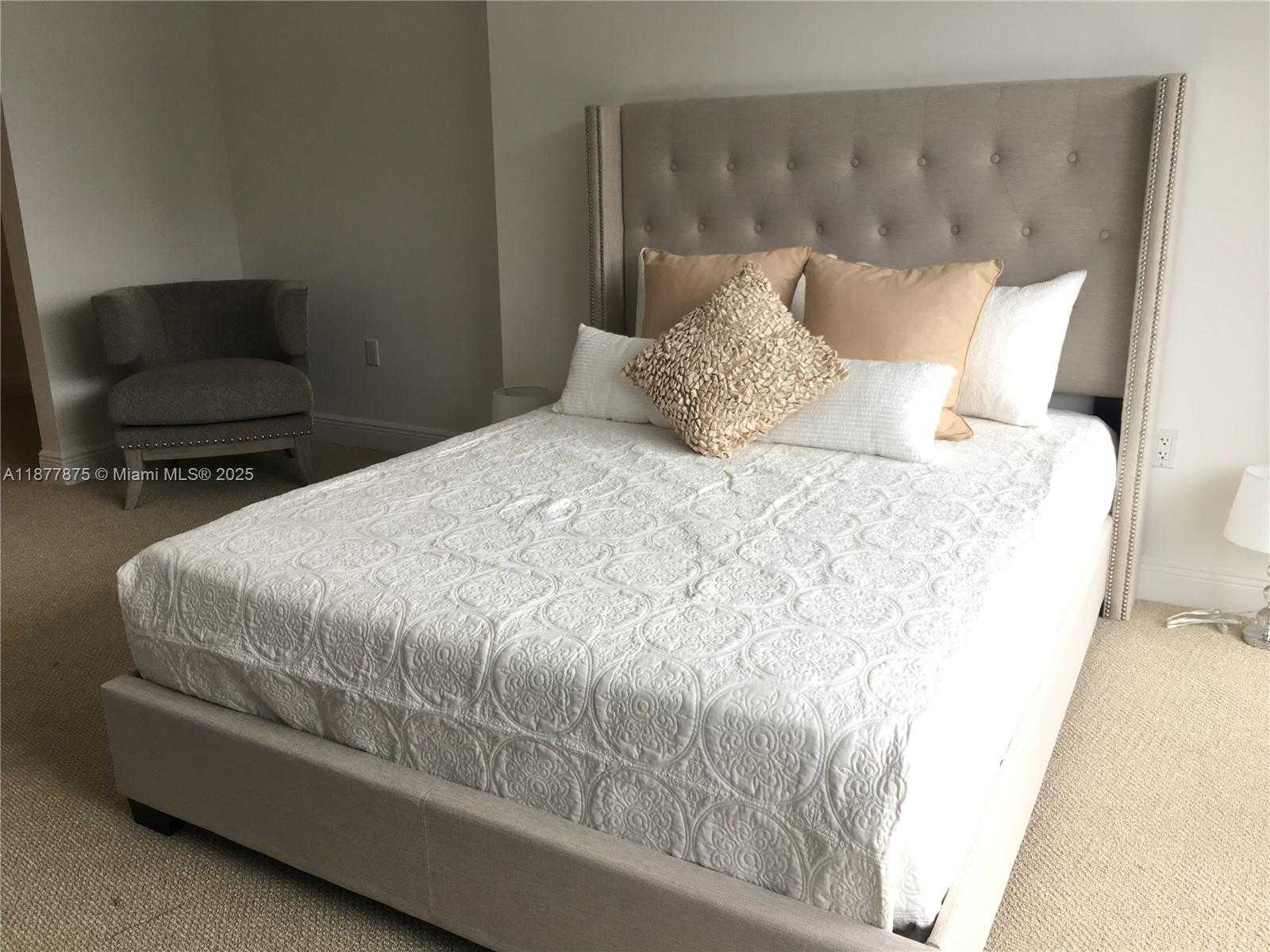 Small Image of Miami Number 6