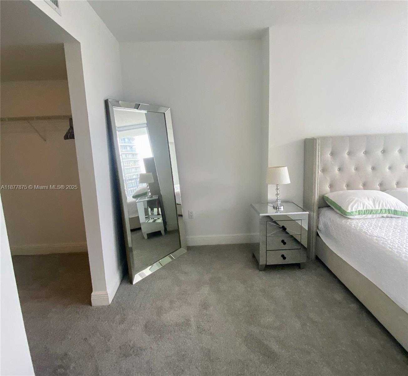 Small Image of Miami Number 8