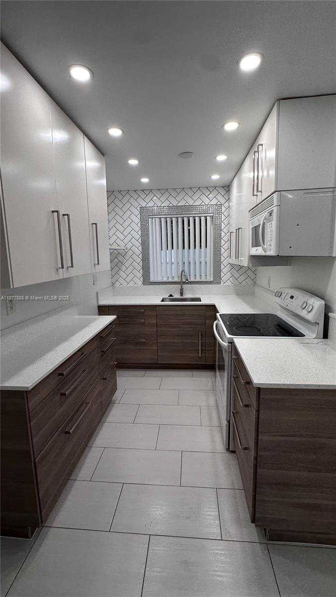 Small Image of 2415 THOMAS ST #B, Hollywood Number 4