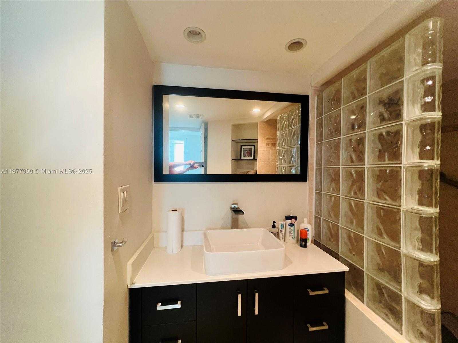 Small Image of 7135 COLLINS AVE #1406, Miami Beach Number 19