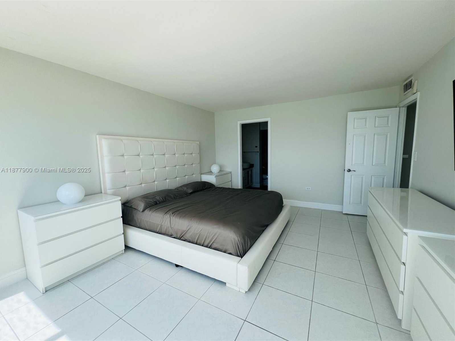 Small Image of 7135 COLLINS AVE #1406, Miami Beach Number 25