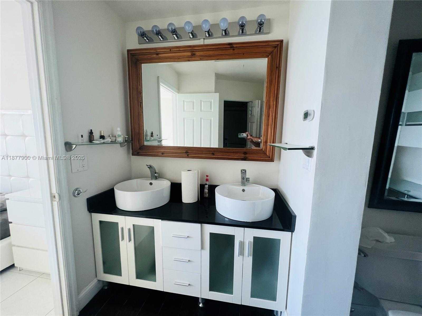 Small Image of 7135 COLLINS AVE #1406, Miami Beach Number 31