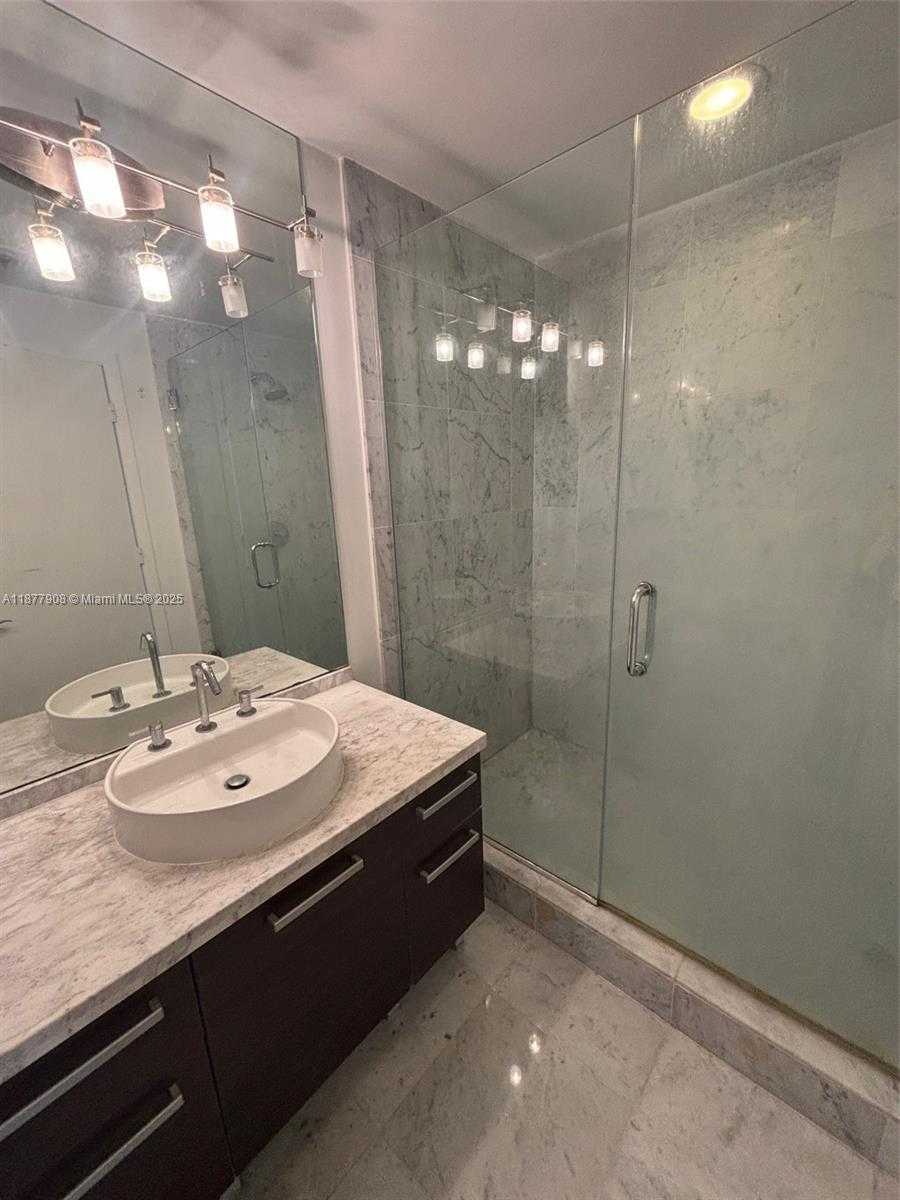 Small Image of 244 BISCAYNE BLVD #1606, Miami Number 11