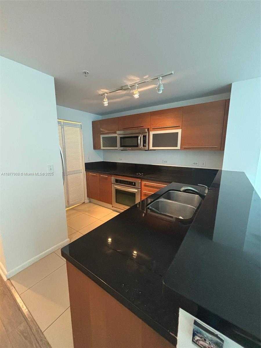 Small Image of 244 BISCAYNE BLVD #1606, Miami Number 2