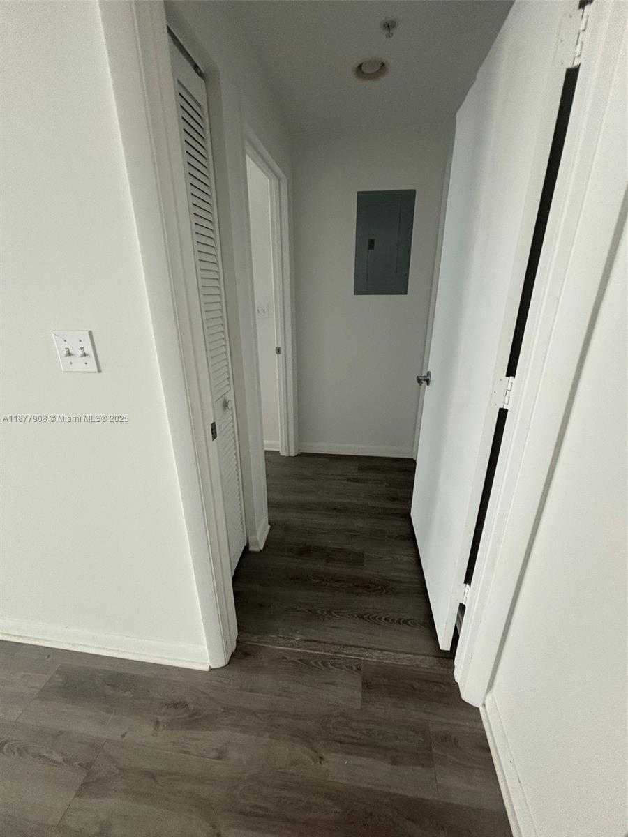 Small Image of 244 BISCAYNE BLVD #1606, Miami Number 7