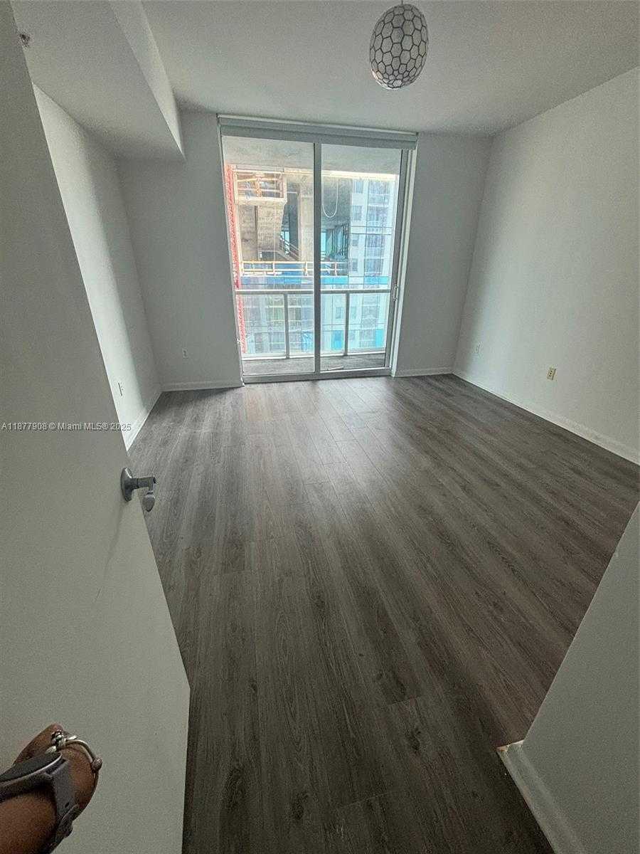 Small Image of 244 BISCAYNE BLVD #1606, Miami Number 8